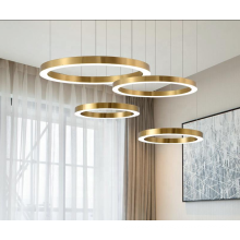 Quarto de hotel moderno com anéis redondos de latão dourado suspenso lustre de LED com luz pendente